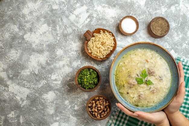 Как приготовить сочный и ароматный куриный рисовый суп с минимальными затратами